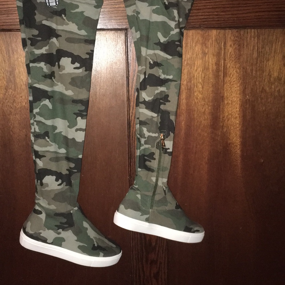 Cape Robbin Camo sneaker Boots sz7